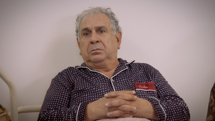 Συμπέθεροι απ' τα Τίρανα: Ο Μπουκουράν παθαίνει καρδιακό επεισόδιο και μεταφέρεται στο νοσοκομείο του Κουδουναρίου