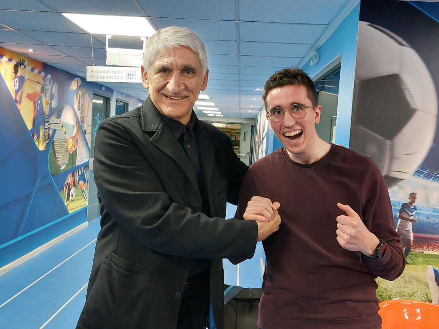 Στον υφυπουργό Αθλητισμού Λευτέρη Αυγενάκη ο Γιάννης Αβραμιδης - Είχε χτυπήσει στο κεφάλι κατά τη διάρκεια προπόνησης