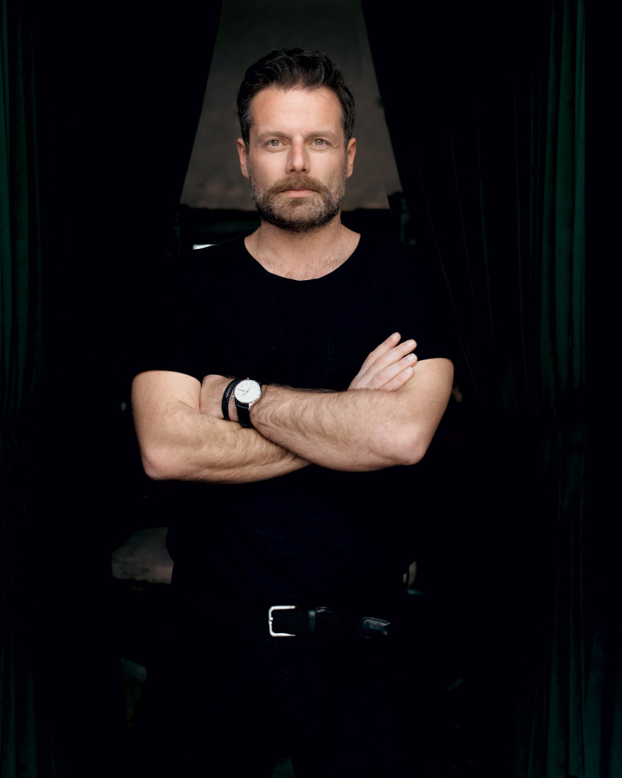 Κοσμάς Κουμιανός: Ύμνος στις γυναίκες του κόσμου