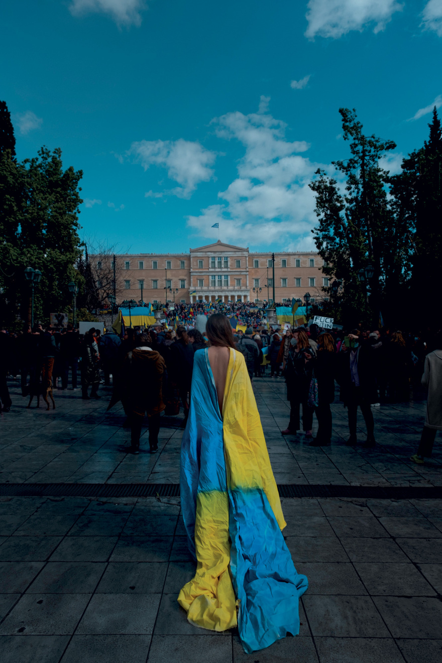 Κοσμάς Κουμιανός: Ύμνος στις γυναίκες του κόσμου