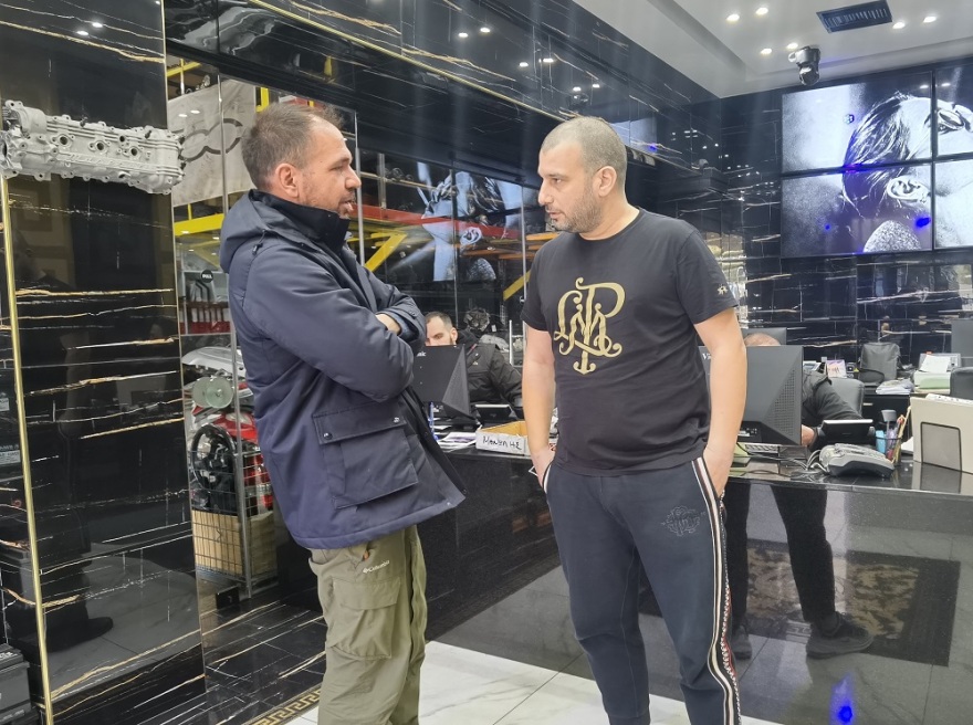 Γιώργος Κυπαρίσσης: «Είχαν παγιδεύσει το αυτοκίνητό μου με GPS, ήταν ντυμένοι αστυνομικοί και μου πέρασαν χειροπέδες»