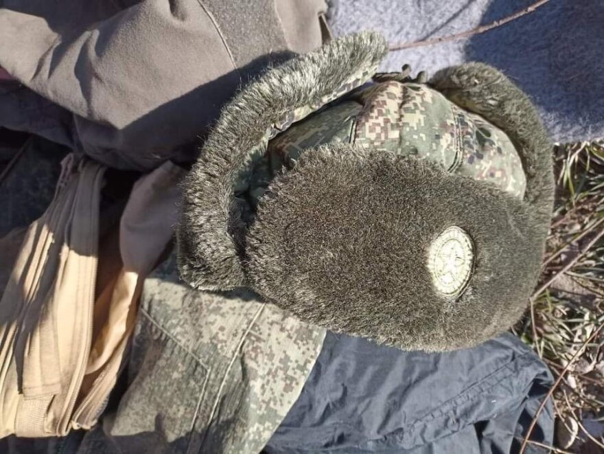 Η Ουκρανία δείχνει αντιασφυξιογόνες μάσκες Ρώσων στρατιωτών που είναι αιχμάλωτοι