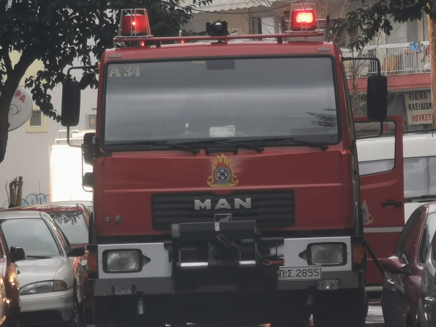 Θεσσαλονίκη: Φωτιά σε διαμέρισμα - Στο νοσοκομείο ένας άνδρας (Δείτε βίντεο και φωτογραφίες)