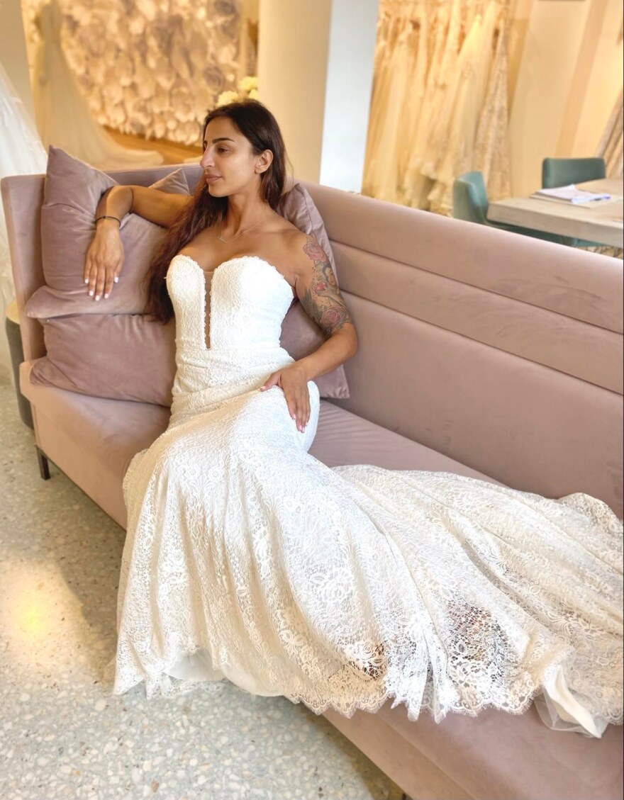 Πρόβα νυφικού για την Αθηνά Ευμορφιάδη