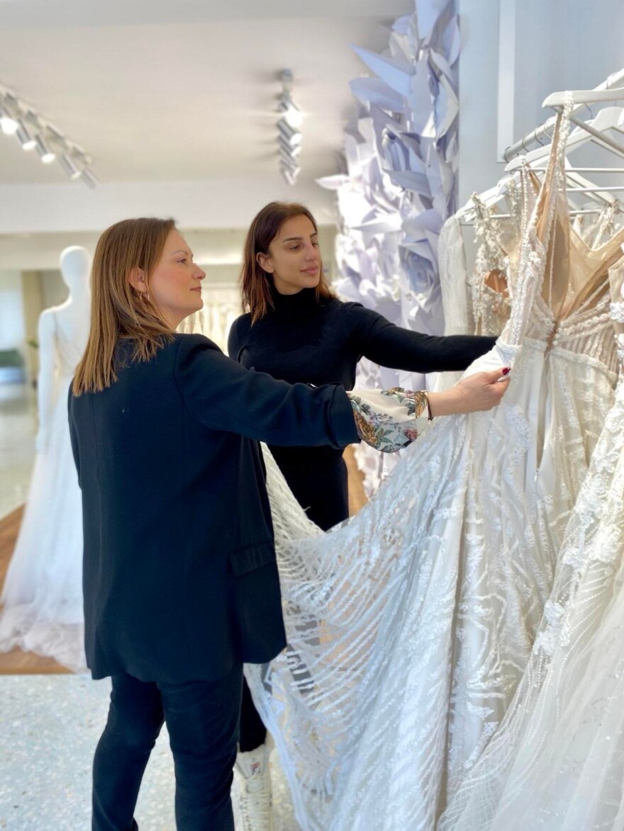 Πρόβα νυφικού για την Αθηνά Ευμορφιάδη