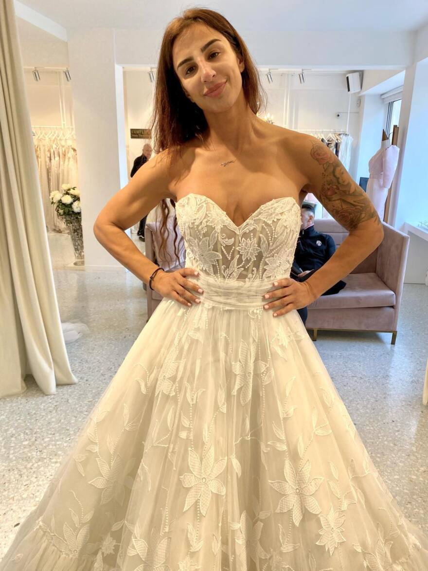 Πρόβα νυφικού για την Αθηνά Ευμορφιάδη