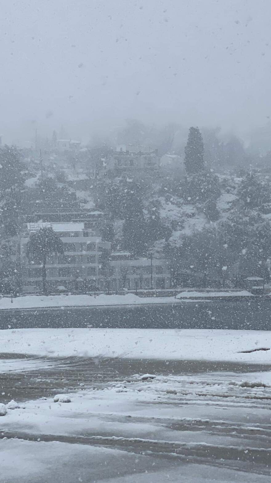 Κακοκαιρία «Φίλιππος»: Έντονη χιονόπτωση στη Σκόπελο