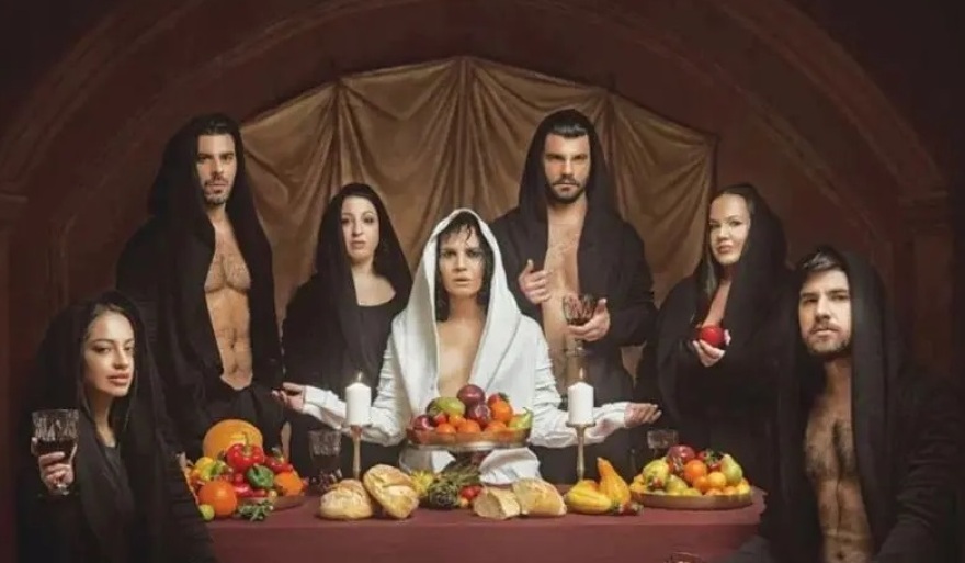 Τζώνυ Θεοδωρίδης - Φωτεινή Τσακίρη: Φωτογραφήθηκαν σαν Ιησούς και Παναγία