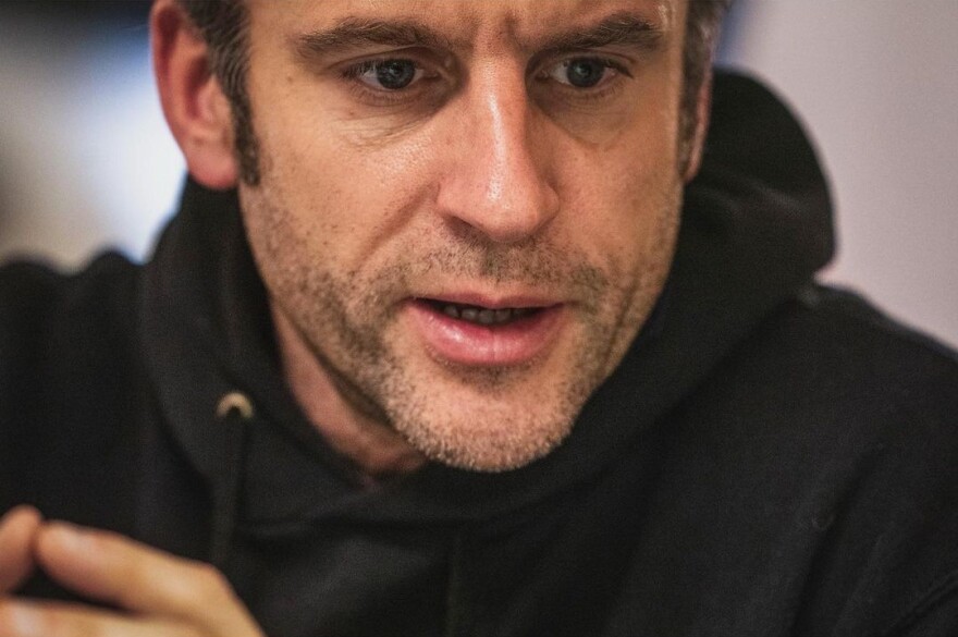 Εμανουέλ Μακρόν: Το «ανθρώπινο» πρόσωπο του Γάλλου προέδρου - Aξύριστος, ανήσυχος, με μαύρους κύκλους