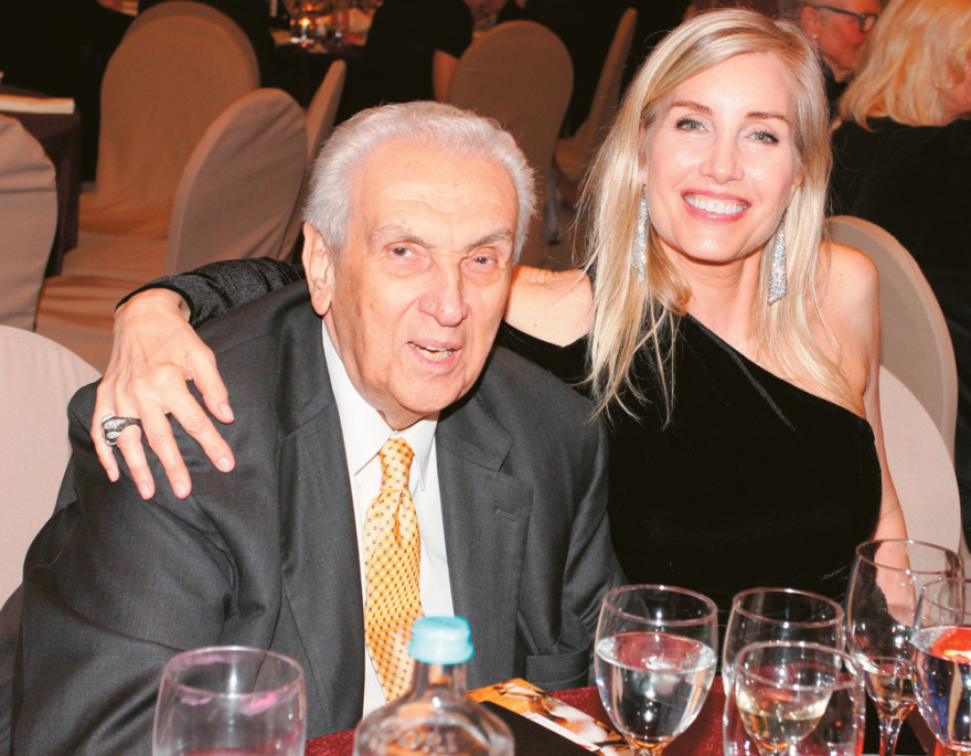 Δημήτρης Κοντομηνάς: Έζησε, ξόδεψε και δεν άφησε χαμένη ευκαιρία - Σήμερα το τελευταίο αντίο στο Α' Νεκροταφείο