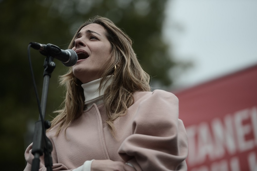 Πόλεμος στην Ουκρανία: Αντιπολεμική συναυλία στο Σύνταγμα με τη Νατάσα Μποφίλιου