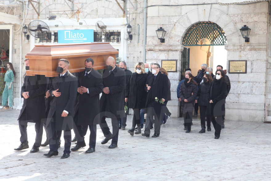 Δημήτρης Κοντομηνάς: Στην Ύδρα έγινε η εξόδιος ακολουθία