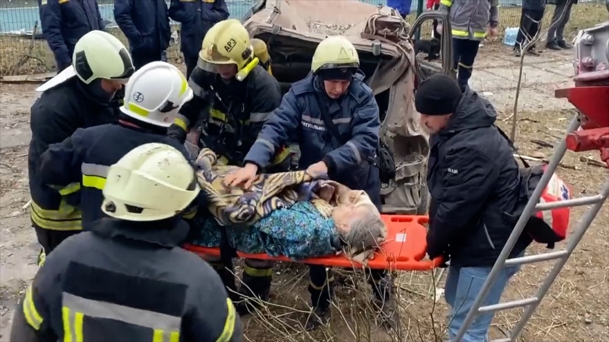 Εισβολή στην Ουκρανία: Δραματικές εικόνες από τους βομβαρδισμούς στο Κίεβο - «Οι Ρώσοι είναι Ορκ» λέει ο Ουκρανός υπουργός Άμυνας