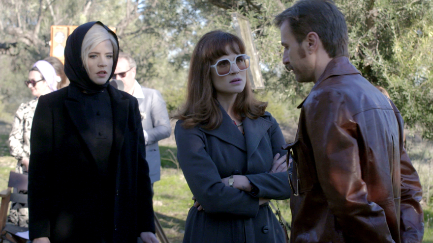 Άγριες Μέλισσες: Ο Κωνσταντής ζηλεύει τη Δρόσω - Δείτε το τρέιλερ