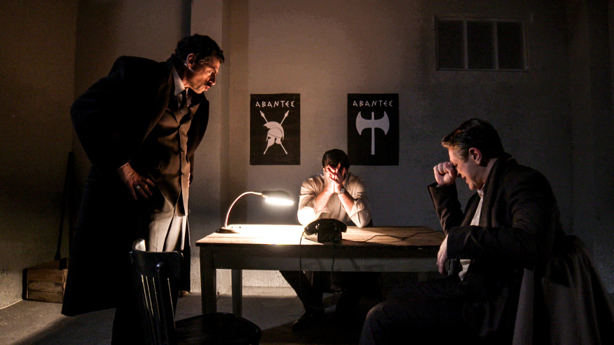 Άγριες Μέλισσες: Ο Κωνσταντής ζηλεύει τη Δρόσω - Δείτε το τρέιλερ