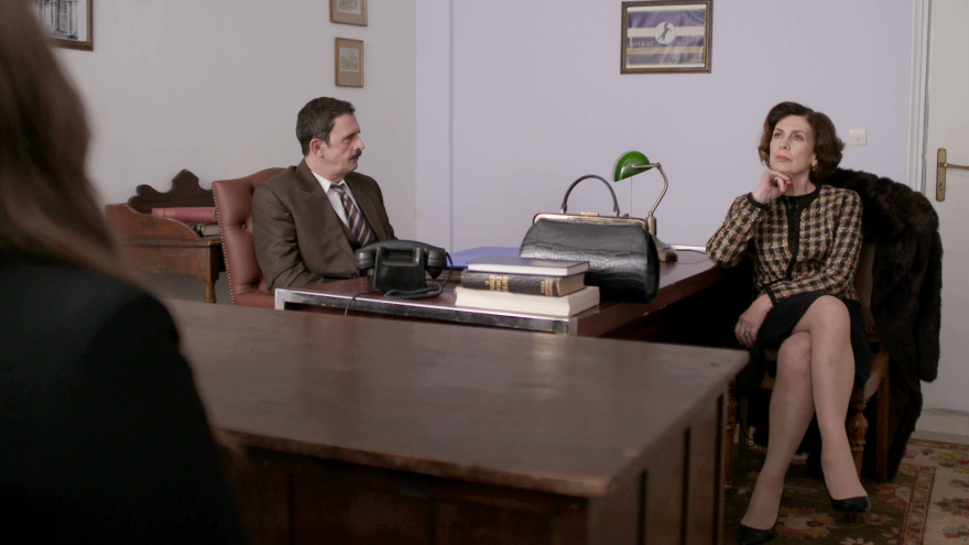 Άγριες Μέλισσες: Ο Κωνσταντής ζηλεύει τη Δρόσω - Δείτε το τρέιλερ