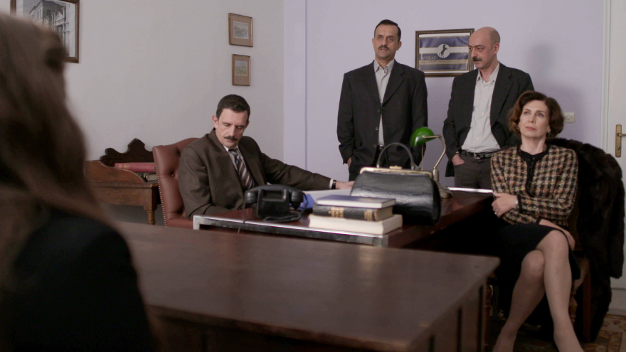 Άγριες Μέλισσες: Ο Κωνσταντής ζηλεύει τη Δρόσω - Δείτε το τρέιλερ