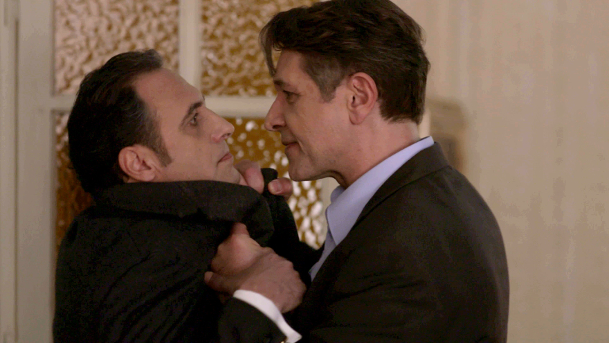 Άγριες Μέλισσες: Ο Κωνσταντής ζηλεύει τη Δρόσω - Δείτε το τρέιλερ