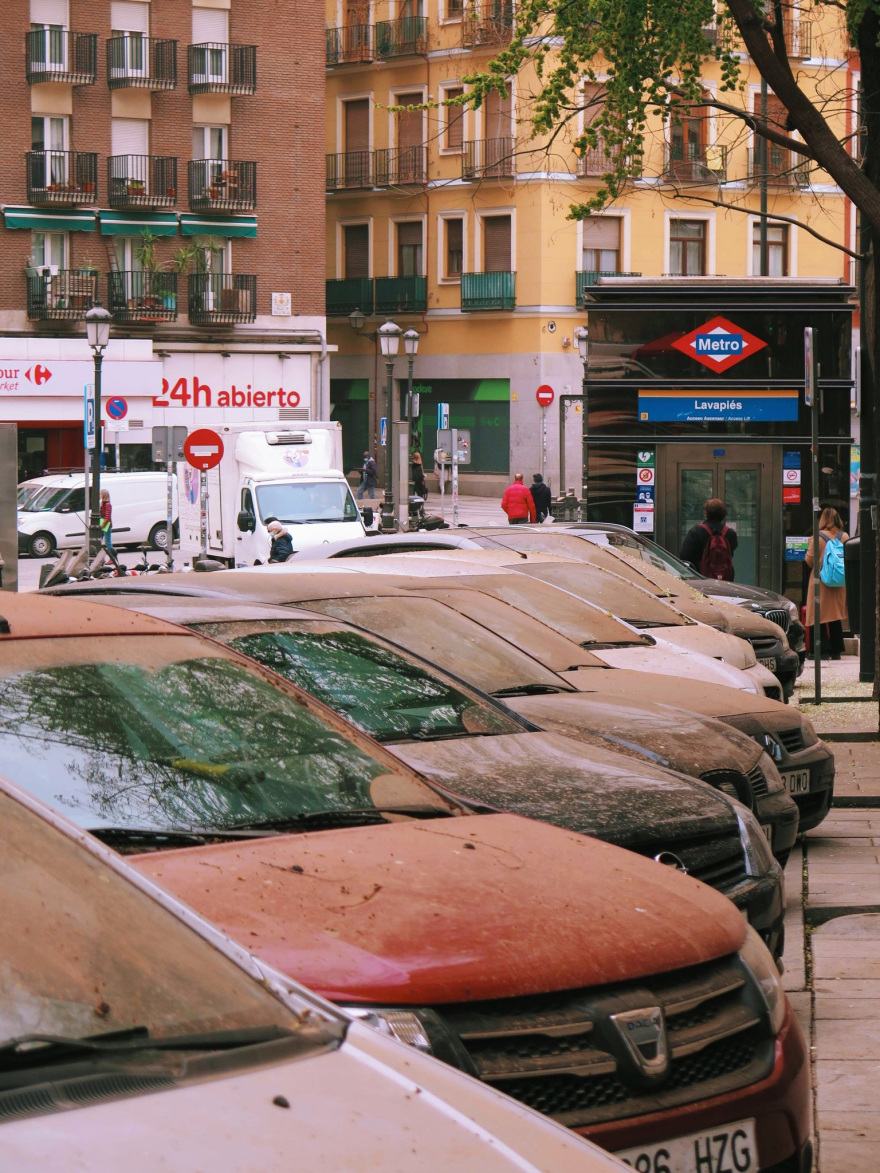 Απόκοσμες εικόνες με αφρικανική σκόνη στην Ισπανία - Πότε θα φτάσει στην Ελλάδα το σύννεφο