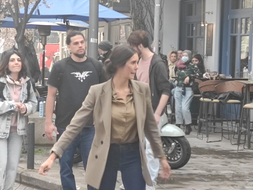 Βίντεο: «Άγριο ξύλο» στα γυρίσματα του «Bricklayer» στη Θεσσαλονίκη - Ομάδα ατόμων «επιτέθηκε» σε «διαδηλωτές»