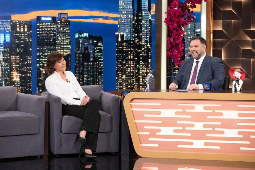The 2night Show: Ο Γρηγόρης Αρναούτογλου υποδέχεται την Κωνσταντίνα και τη Μαρία Καρλάκη