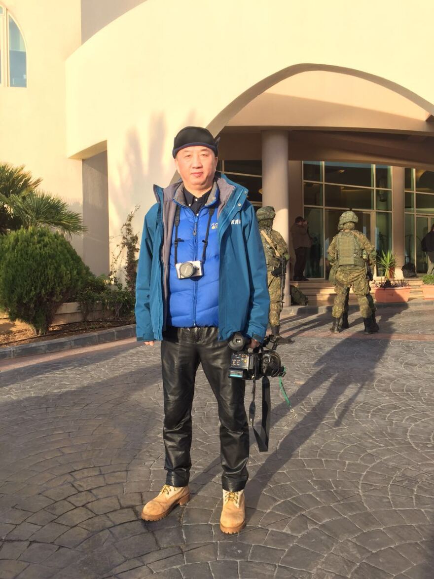 Πόλεμος στην Ουκρανία: Ποιος είναι ο Κινέζος δημοσιογράφος που έχει «άκρες» στα ρωσικά στρατεύματα που πολεμούν