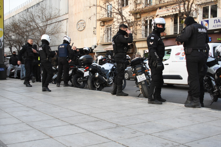 Μεγάλη επιχείρηση της αστυνομίας στην πλατεία Βικτωρίας για την αντιμετώπιση της παραβατικότητας