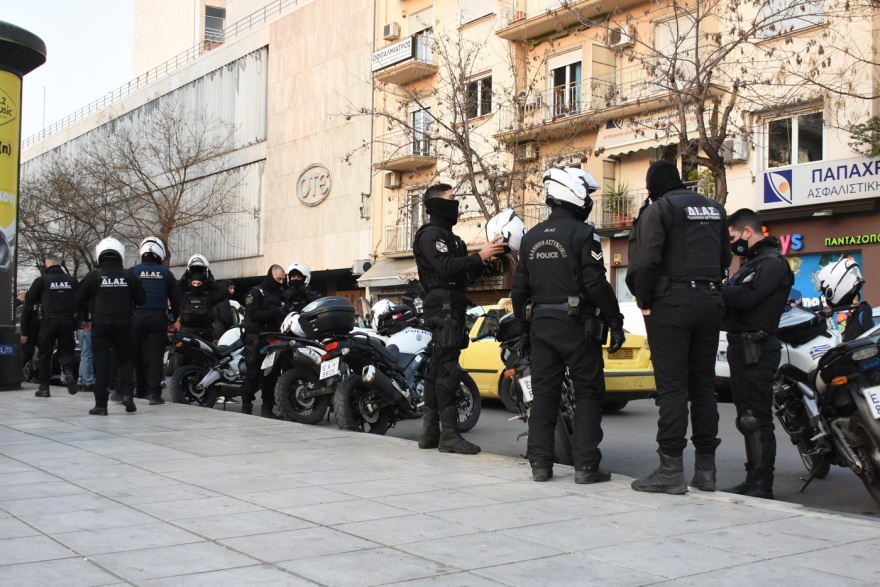 Μεγάλη επιχείρηση της αστυνομίας στην πλατεία Βικτωρίας για την αντιμετώπιση της παραβατικότητας