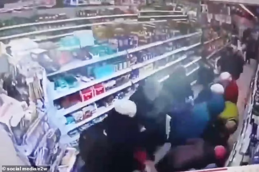 Ρωσία: «Πόλεμος» για ένα πακέτο ζάχαρη στα καταστήματα - Βρίσκονται σε πανικό και αδειάζουν τα ράφια οι Ρώσοι