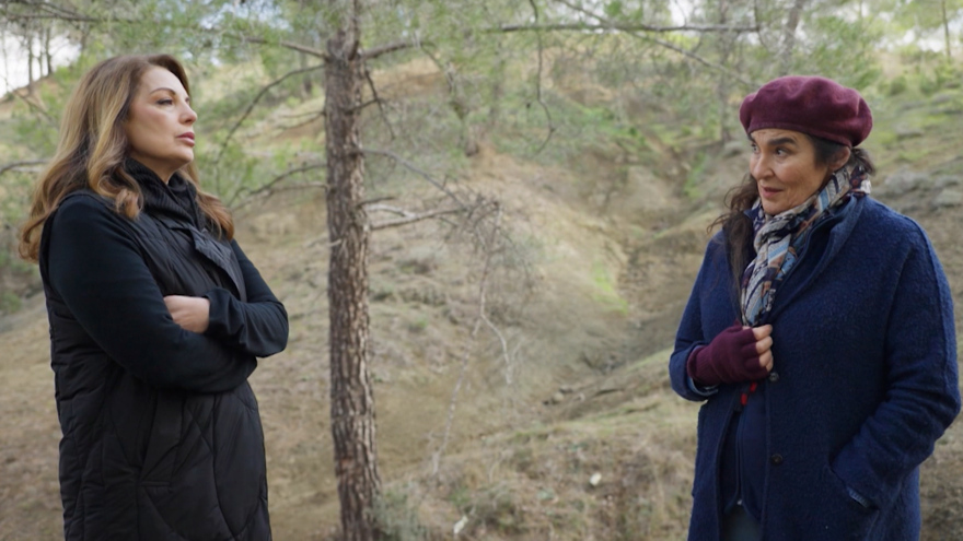 Η Γη της Ελιάς: Ο Αλέξης βλέπει τον Νικήτα και τη Μυρτάλη να φιλιούνται και γίνεται έξαλλος