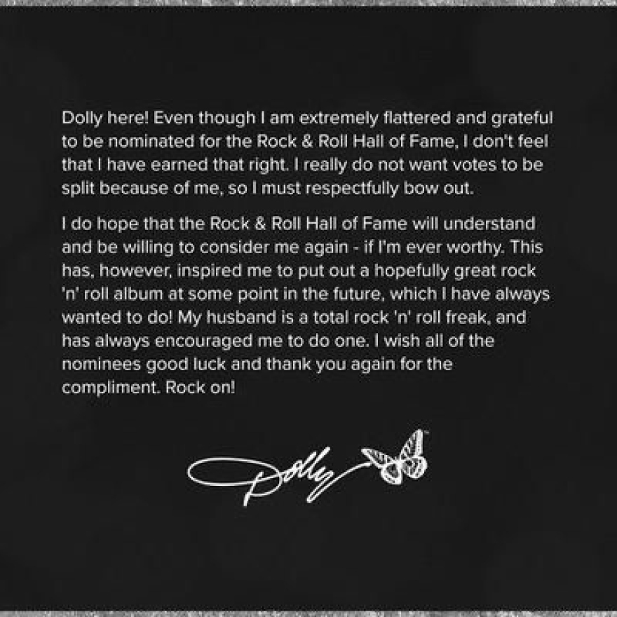 Ροκ συγκροτήματα επαινούν την Ντόλι Πάρτον για την απόφαση να αποσύρει την υποψηφιότητά της από το «Rock & Roll Hall of Fame»