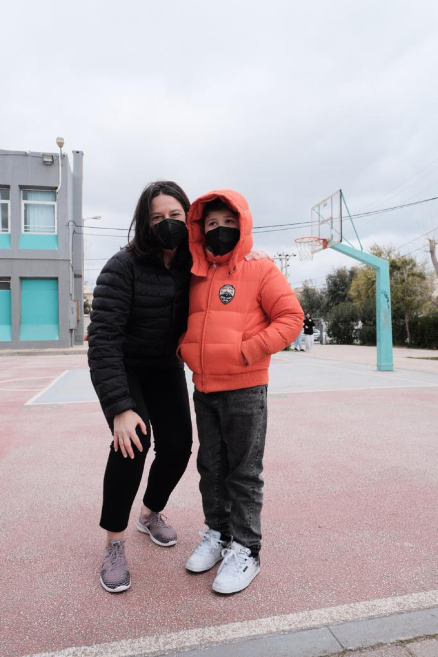 Κεραμέως: Επισκέφτηκε σχολεία που φιλοξενούν  μαθητές οι οποίοι έφτασαν στην Ελλάδα από τη Μαριούπολη