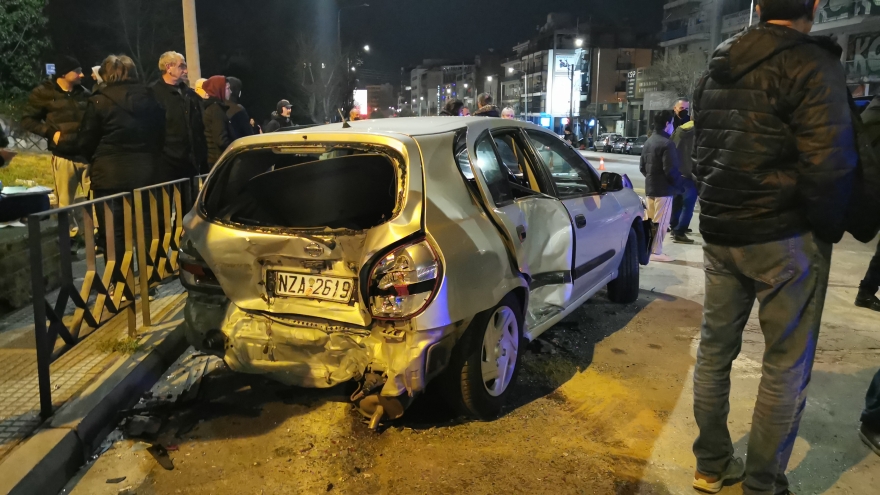 Θεσσαλονίκη: Τρελή πορεία για λεωφορείο που παρέσυρε 9 οχήματα - Πέντε οι τραυματίες