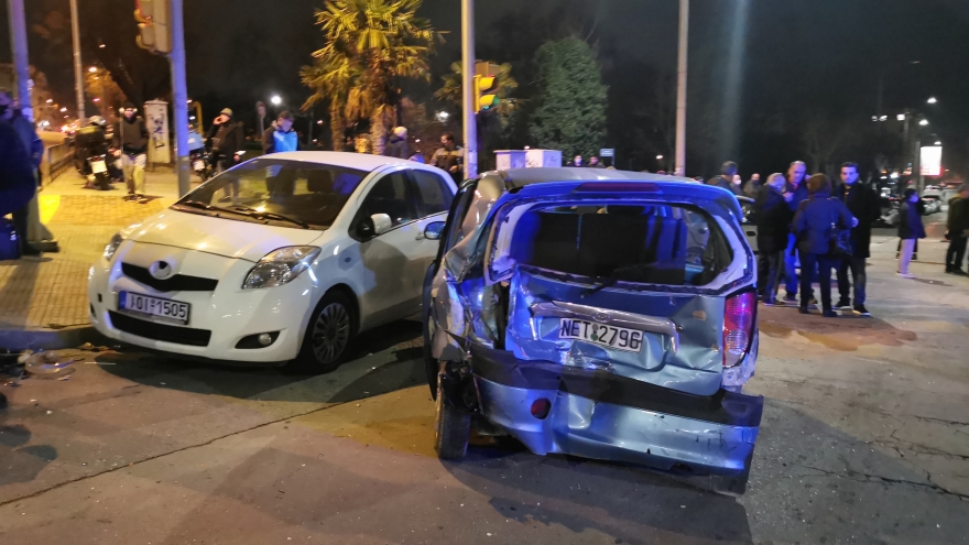 Θεσσαλονίκη: Τρελή πορεία για λεωφορείο που παρέσυρε 9 οχήματα - Πέντε οι τραυματίες