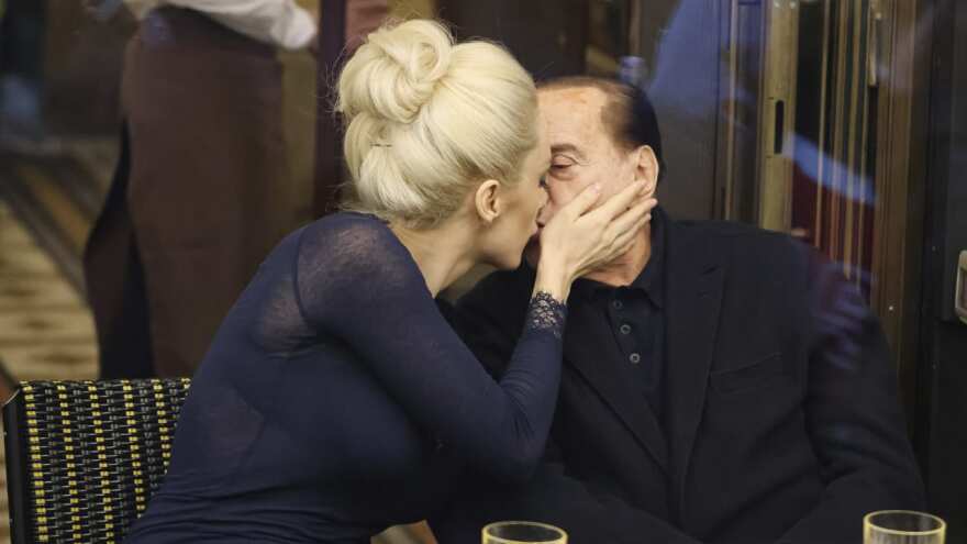 Σίλβιο Μπερλουσκόνι: Ντύνεται γαμπρός στα 85 του