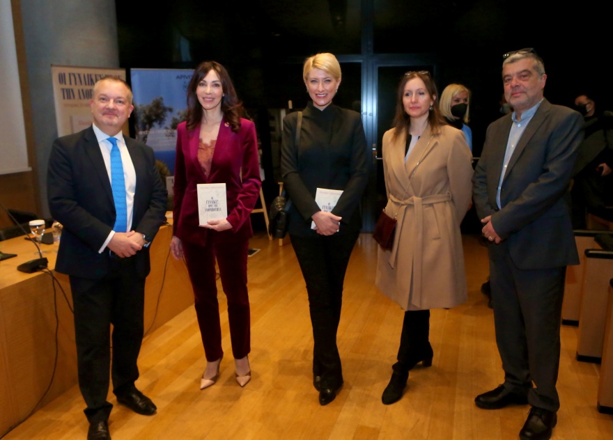 Με την παρουσία ισχυρών γυναικών της τέχνης και της πολιτικής η εκδήλωση για το νέο βιβλίο της Ελισάβετ Φιλιππούλη