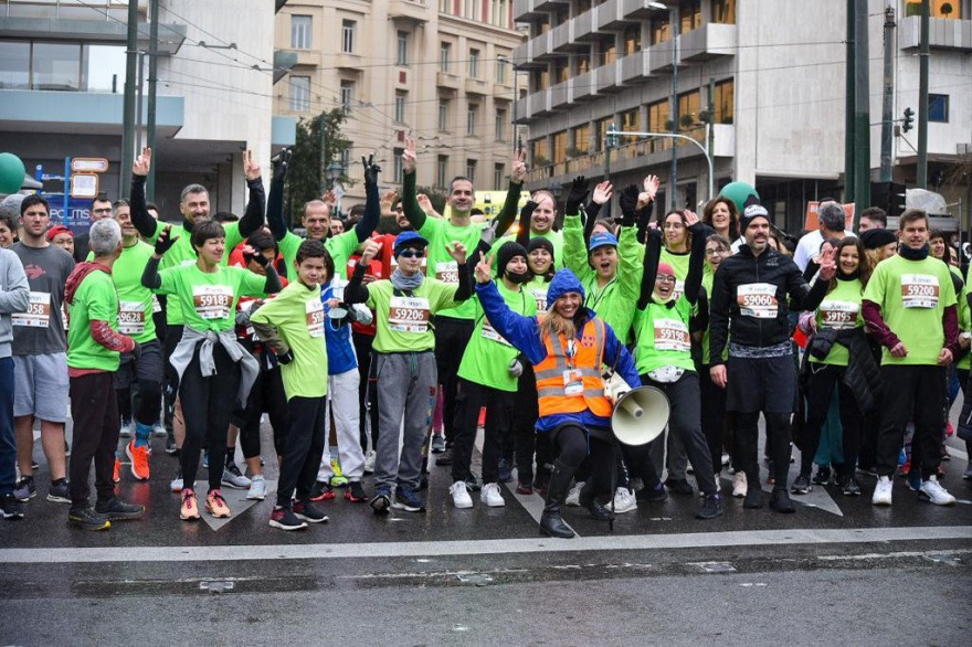 Κώστας Μπακογιάννης: Έτρεξε στον Ημιμαραθώνιο με τα παιδιά του Καλλιτεχνικού Γυμνασίου Αθηνών 