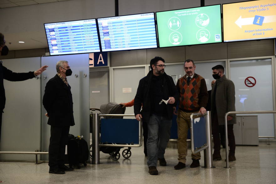 Έφτασε στην Ελλάδα ο πρόξενος Ανδρουλάκης: «Οι Ρώσοι βρίσκονται σε αδιέξοδο, όσο συνεχίζεται αυτό χτυπιούνται άμαχοι»