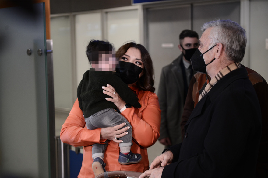 Έφτασε στην Ελλάδα ο πρόξενος Ανδρουλάκης: «Οι Ρώσοι βρίσκονται σε αδιέξοδο, όσο συνεχίζεται αυτό χτυπιούνται άμαχοι»