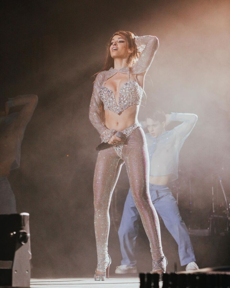 Συναυλία Maluma στο ΟΑΚΑ: Ελληνίδες θαυμάστριες του πέταξαν τα σουτιέν τους στη σκηνή