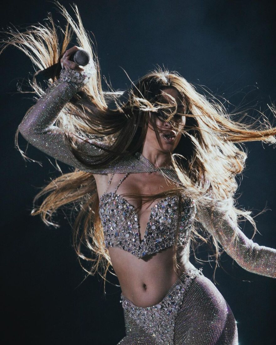 Συναυλία Maluma στο ΟΑΚΑ: Ελληνίδες θαυμάστριες του πέταξαν τα σουτιέν τους στη σκηνή