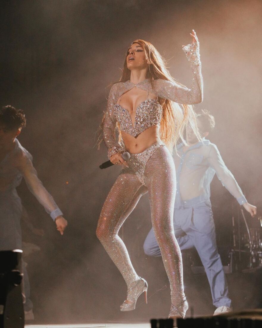 Συναυλία Maluma στο ΟΑΚΑ: Ελληνίδες θαυμάστριες του πέταξαν τα σουτιέν τους στη σκηνή