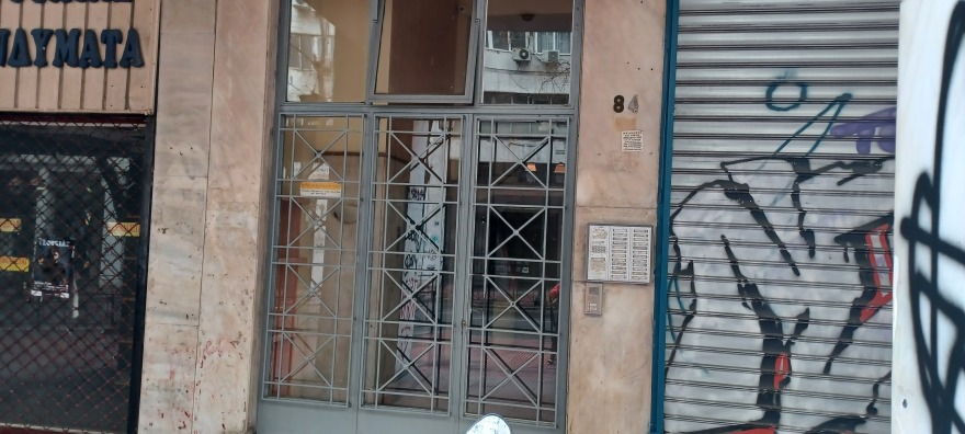 Άδωνις Γεωργιάδης: Πέταξαν γκαζάκια στο πολιτικό του γραφείο