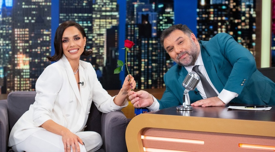 Το «The 2Night Show» υποδέχεται τον Πάνο Σταθακόπουλο και την Κρυσταλλία 