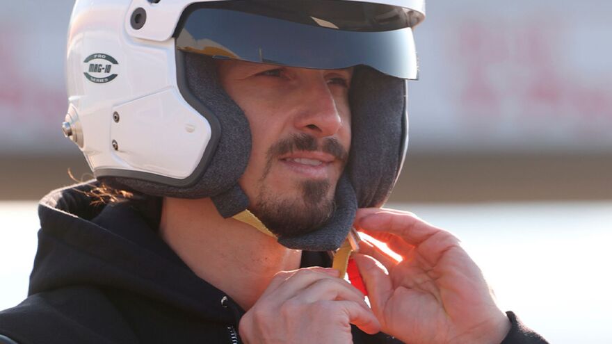 Βίντεο: Ο Ζλάταν Ιμπραΐμοβιτς παραδίδει μαθήματα (και) στους οδηγούς της Ferrari