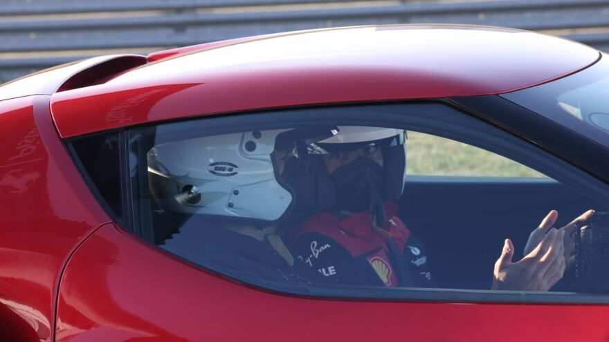 Βίντεο: Ο Ζλάταν Ιμπραΐμοβιτς παραδίδει μαθήματα (και) στους οδηγούς της Ferrari