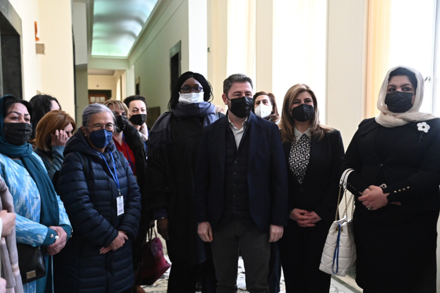 Νίκος Ανδρουλάκης: Συναντήθηκε με γυναίκες πρόσφυγες 