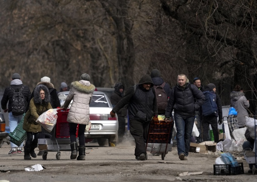 Ρωσική εισβολή: «Μπορείς να πεθάνεις ανά πάσα στιγμή, ντρεπόμουν που έφευγα» λέει ο τελευταίος δημοσιογράφος που βγήκε από τη Μαριούπολη