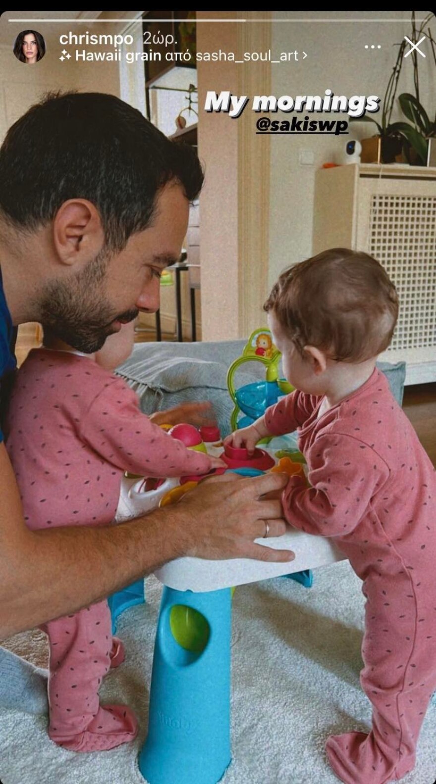 Η τρυφερή φωτογραφία της Χριστίνας Μπόμπα με τον Σάκη Τανιμανίδη και τα παιδιά τους