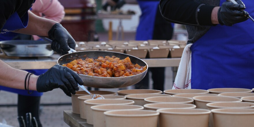MasterChef 2022: Οι διαγωνιζόμενοι θα προσφέρουν ένα πλήρες γεύμα σε 100 πρόσφυγες